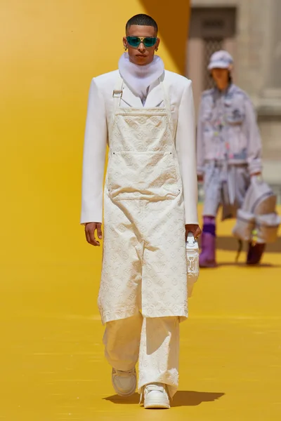 Look 12